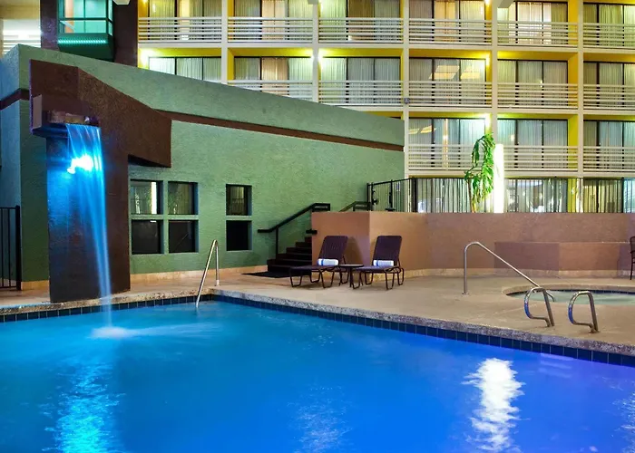 Four Points By Sheraton North Hotel 3*